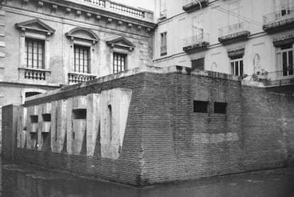 Refugio anti&aacute;reo levantado en la plaza del Patriarca de Valencia.