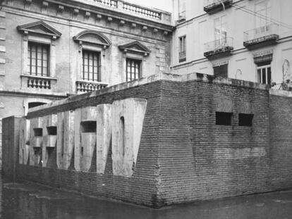 Refugio anti&aacute;reo levantado en la plaza del Patriarca de Valencia.