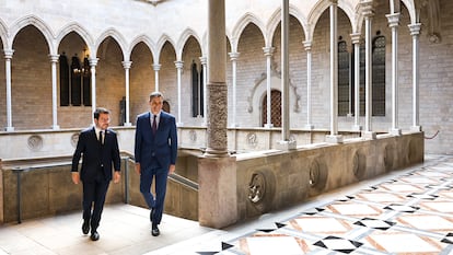 El presidente de la Generalitat, Pere Aragonès, recibe al presidente del Gobierno, Pedro Sánchez, en el Palau.