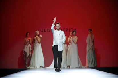 Ulises Mérida se estrena en la sección oficial de MBFWM con tan solo cuatro colecciones a sus espaldas. La última de ellas, que no desfiló en ninguna pasarela, estuvo expuesta en el madrileño Museo del Traje junto a un videoarte. "Hicimos un desfile estático", resume el diseñador.