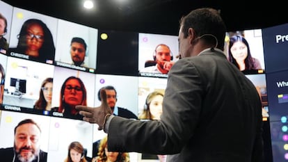 El profesor José Ignacio Gago imparte una clase en el IE.