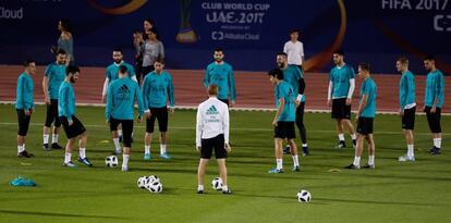 Los jugadores del Real Madrid, en el &uacute;ltimo entrenamiento previo a la final contra el Gremio. 