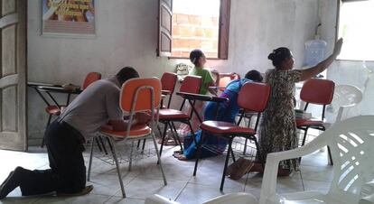 Culto evang&eacute;lico no povoado da Bahia durante a pesquisa.