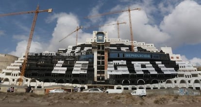 Hotel del paraje de El Algarrobico, en Carboneras (Almer&iacute;a).