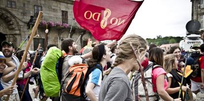 Grupo de peregrinos sevillanos, entrando en la plaza del Obradoiro.