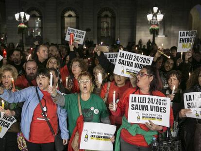 Manifestació en suport a la llei contra la pobresa energètica.