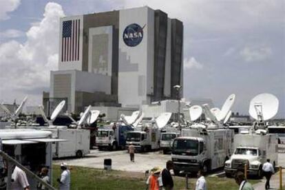 Cuando faltaban poco más de dos horas para el lanzamiento, la NASA informó de que había detectado fallos en un medidor de combustible y aplazó el despegue. La agencia espacial  dejó sin fecha prevista el lanzamiento, pero el actual período propicio para el despegue del transbordador desde el Centro Espacial Kennedy se extiende hasta el 31 de julio. De no producirse el lanzamiento en ese período, la NASA no tendrá una nueva oportunidad hasta el 9 de septiembre.