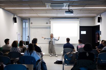 Una classe del nivell C2 de català a la Universitat Pompeu Fabra