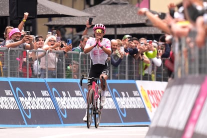 Richard Carapaz gana la undécima etapa del Giro de Italia.