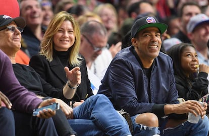 Ellen Pompeo y Chris Ivery en un partido de Baloncesto, en Los Angeles, California, en 2016.