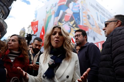 La vicepresidenta segunda y ministra de Trabajo, Yolanda Díaz,  asiste a la manifestación del Primero de Mayo, este miércoles en Madrid. 
