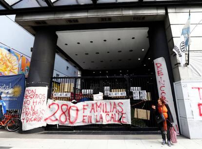 Manifesta&ccedil;&atilde;o contra demiss&otilde;es na Argentina. 