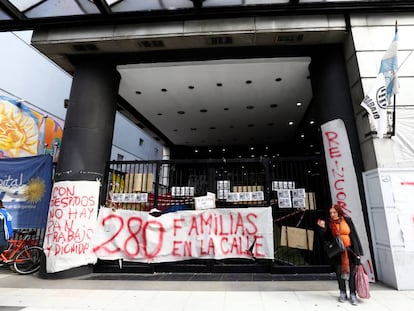 Manifesta&ccedil;&atilde;o contra demiss&otilde;es na Argentina. 