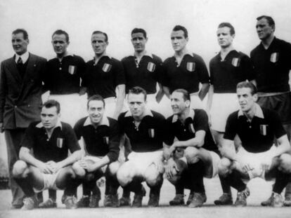 Última foto del Grande Torino, antes del amistoso con el Benfica el 3 de mayo de 1949, en Lisboa, el día antes de que su avión se estrellara en el regreso a Turín.