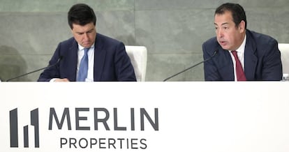 Ismael Clemente, CEO de Merlin Properties (a la izquierda), y Javier García-Carranza, presidente, este miércoles en la junta de accionistas de la compañía en Madrid.