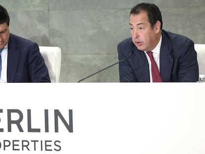 Ismael Clemente, CEO de Merlin Properties (a la izquierda), y Javier García-Carranza, presidente, este miércoles en la junta de accionistas de la compañía en Madrid. 