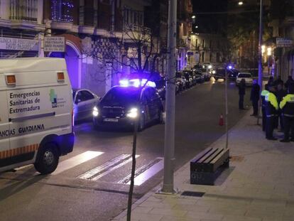 La policía acordona la escena del crimen.