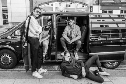 Todas las fotos que hay a continuación son de la gira que el grupo madrileño 'The Parrots' ha hecho este mes por Inglaterra (Londres, Manchester y Brighton). Hablamos con Diego, guitarrista de la banda, a través de WhatsApp para que nos comente cada una de las imágenes.