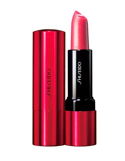 Pocas cosas son tan sexys como unos labios bien hidratados y con un toque de color. Esta barra de Shiseido consigue las dos cosas. (19,95 euros).