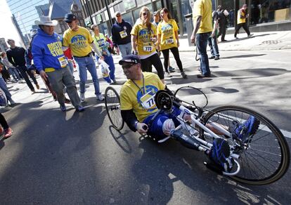 Corrida em homenagem às vítimas do atentado perpetrado há um ano durante a celebração da maratona.