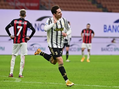 Chiesa celebra su segundo gol ante el Milan.