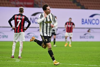 Chiesa celebra su segundo gol ante el Milan.