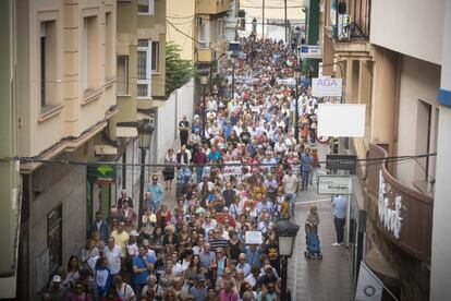 La manifestación tiene como lema 'No más abandono de La Línea' que pretendía ser una llamada de atención por los efectos que pueda tener el Brexit en la localidad.