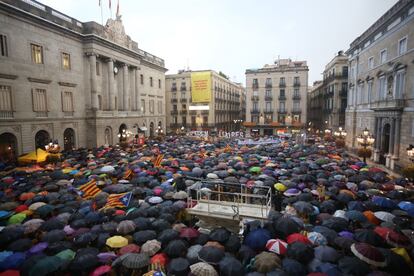 Protesta frente al Ayuntamiento de Barcelona.