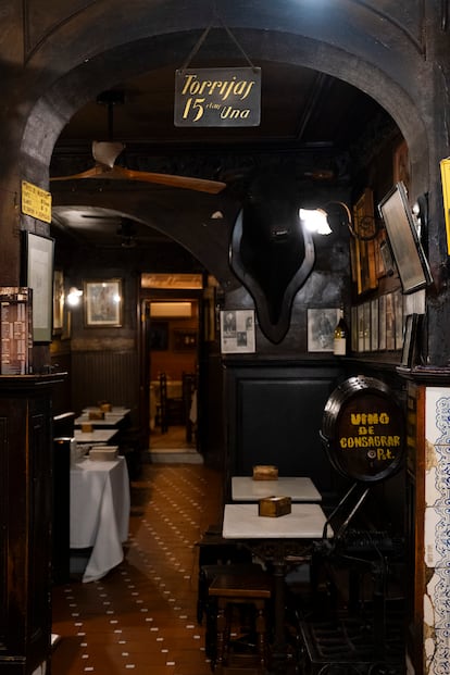 Vista del interior de la taberna Antonio Sánchez, en Madrid.