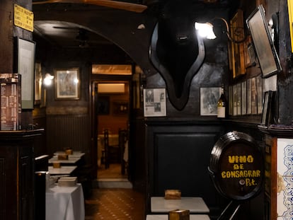 Vista del interior de la taberna Antonio Sánchez, en Madrid.