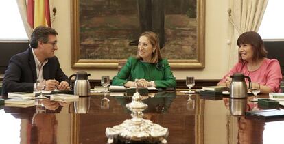 Ignacio Prendes, Ana Pastor y Micaela Navarro, en el Congreso.