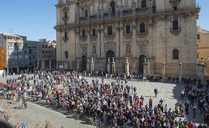 Concentración del lunes en apoyo del olivar en la plaza Santa María, en Jaén.