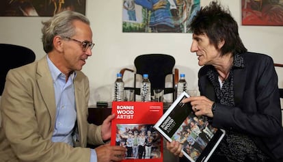 Guigon y Wood, durante la presentaci&oacute;n del libro del m&uacute;sico y pintor.