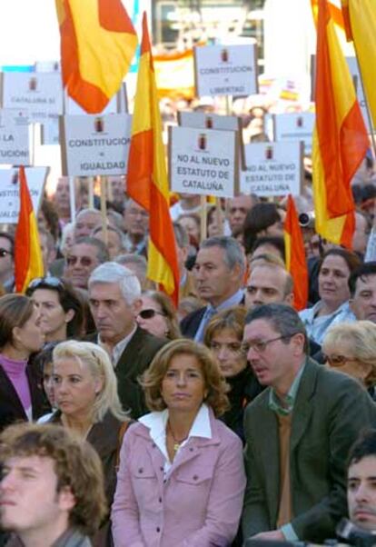 Ana Botella y Alberto Ruiz-Gallardón en la concentraciónm convocada por el Foro de Ermua.