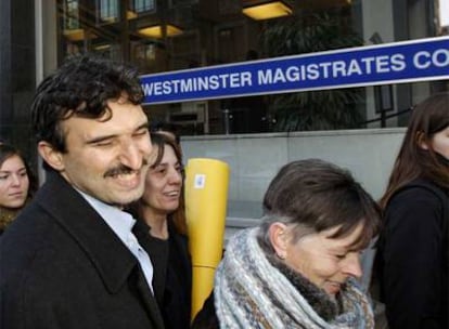Omar Deghayes, en enero de 2008, camino del tribunal londinense donde se tramitó la solicitud de extradición dictada por Garzón.