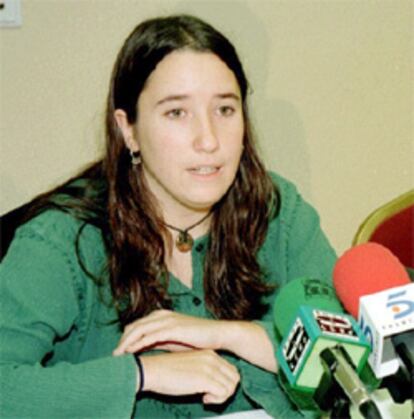 Olatz Doñabeitia, durante una rueda de prensa de Jarrai.