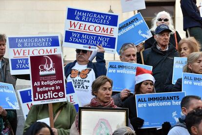 Manifestaci&oacute;n de apoyo a los inmigrantes celebrada el 20 de diciembre junto a la alcald&iacute;a de Los &Aacute;ngeles.