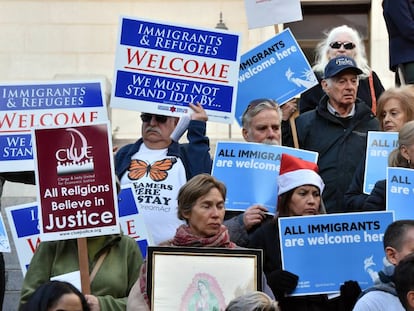 Manifestaci&oacute;n de apoyo a los inmigrantes celebrada el 20 de diciembre junto a la alcald&iacute;a de Los &Aacute;ngeles.