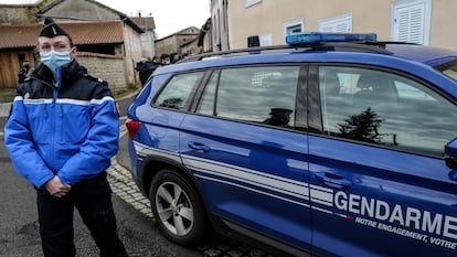 Una policía en la localidad de Saint-Just, este miércoles.