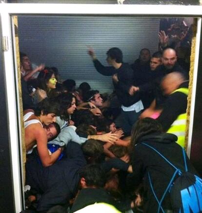 Fotografía publicada en Twitter del momento de la avalancha en el vomitorio del Madrid Arena.