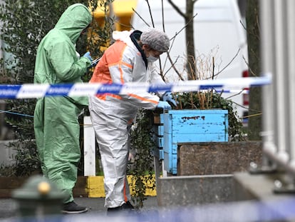 La policía científica de Bruselas investiga en Saint-Gilles un tiroteo mortal, el 14 de febrero.