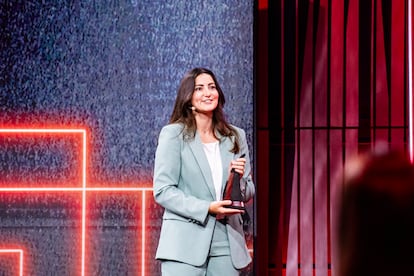 La investigadora Marie Perrin, responsable de un nuevo método de reciclaje de tierras raras.