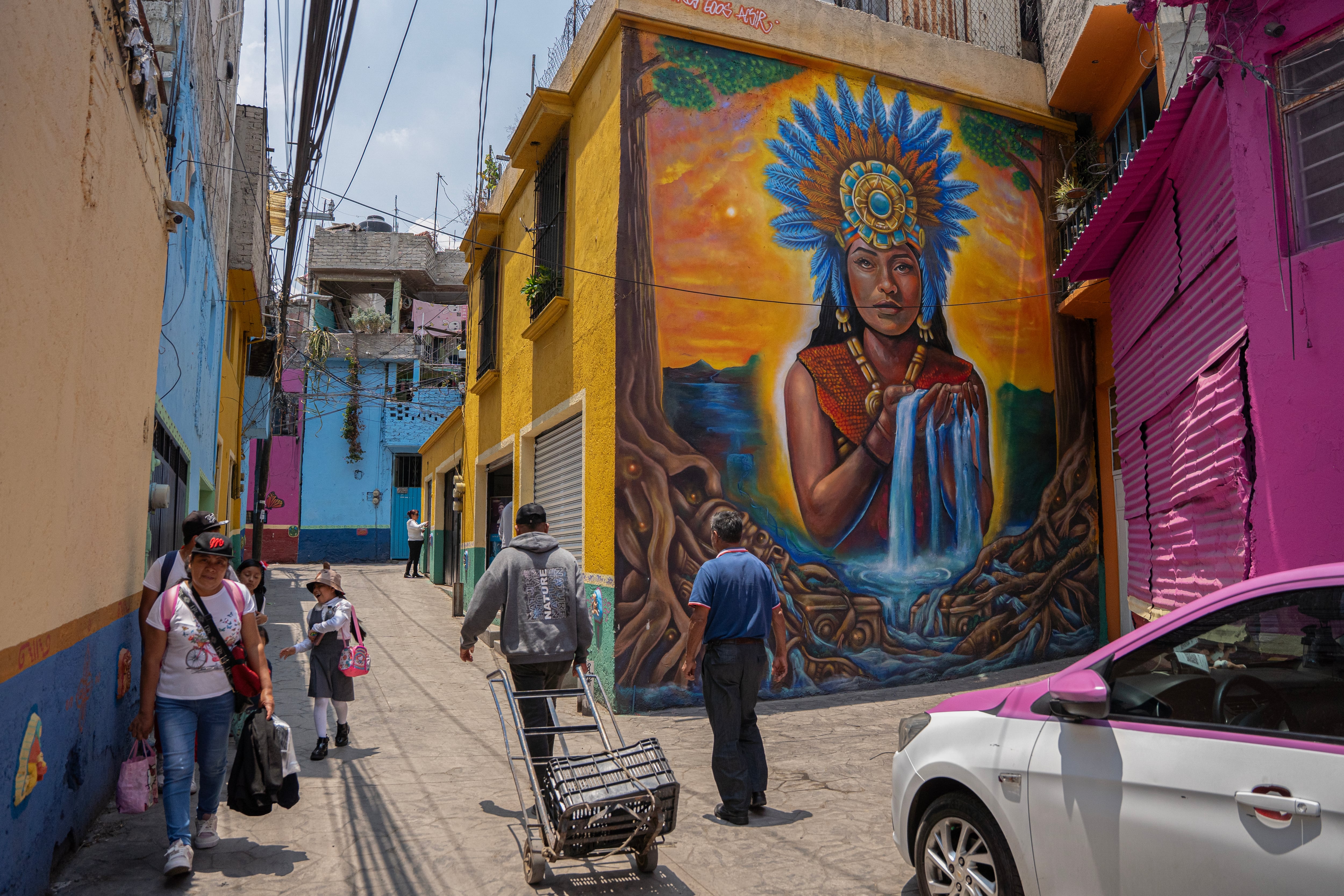 Murales en Santa Úrsula como parte de las mejoras en los alrededores del Azteca.