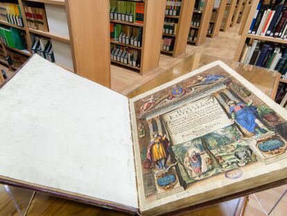 El herbario 'Hortus Eystettensis', del siglo XVII, es una de las joyas de la biblioteca del Real Jardín Botánico.