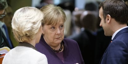 Ursula von der Leyen, Angela Merkel y Emmanuel Macron.