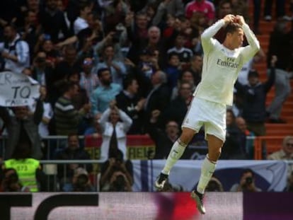 Cristiano celebra su gol de falta al Eibar.