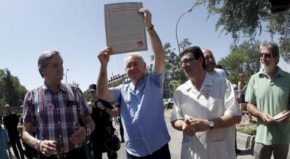 Cayo Lara levanta el llamamiento a la rebeli&oacute;n junto a l&iacute;deres de IU.