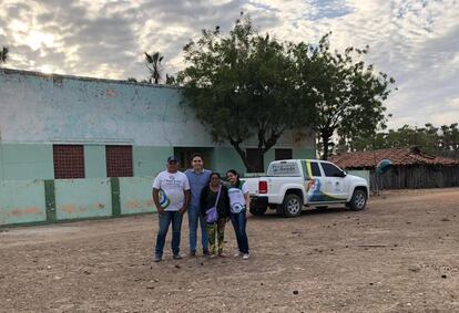 O médico Luan Victor de Almeida, com a equipe da atenção básica em Itaiçaba, no Ceará