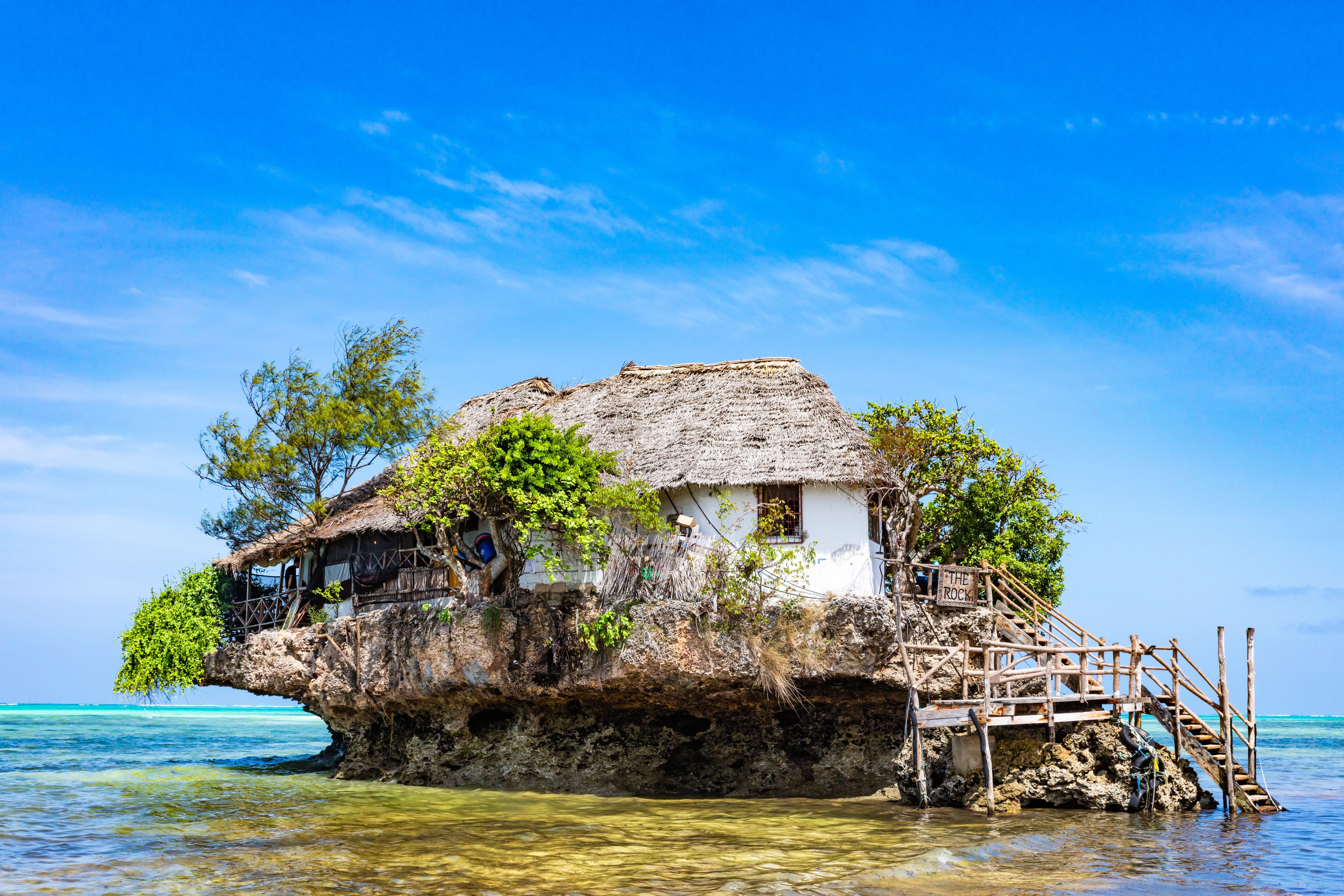 The Rock, el pequeño restaurante de Zanzíbar que parece flotar sobre el Índico. 