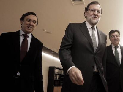 Rafael Hernando, Mariano Rajoy y Jos&eacute; Antonio Berm&uacute;dez de Castro, este mi&eacute;rcoles.